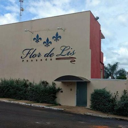Pousada Flor De Lis Olímpia エクステリア 写真